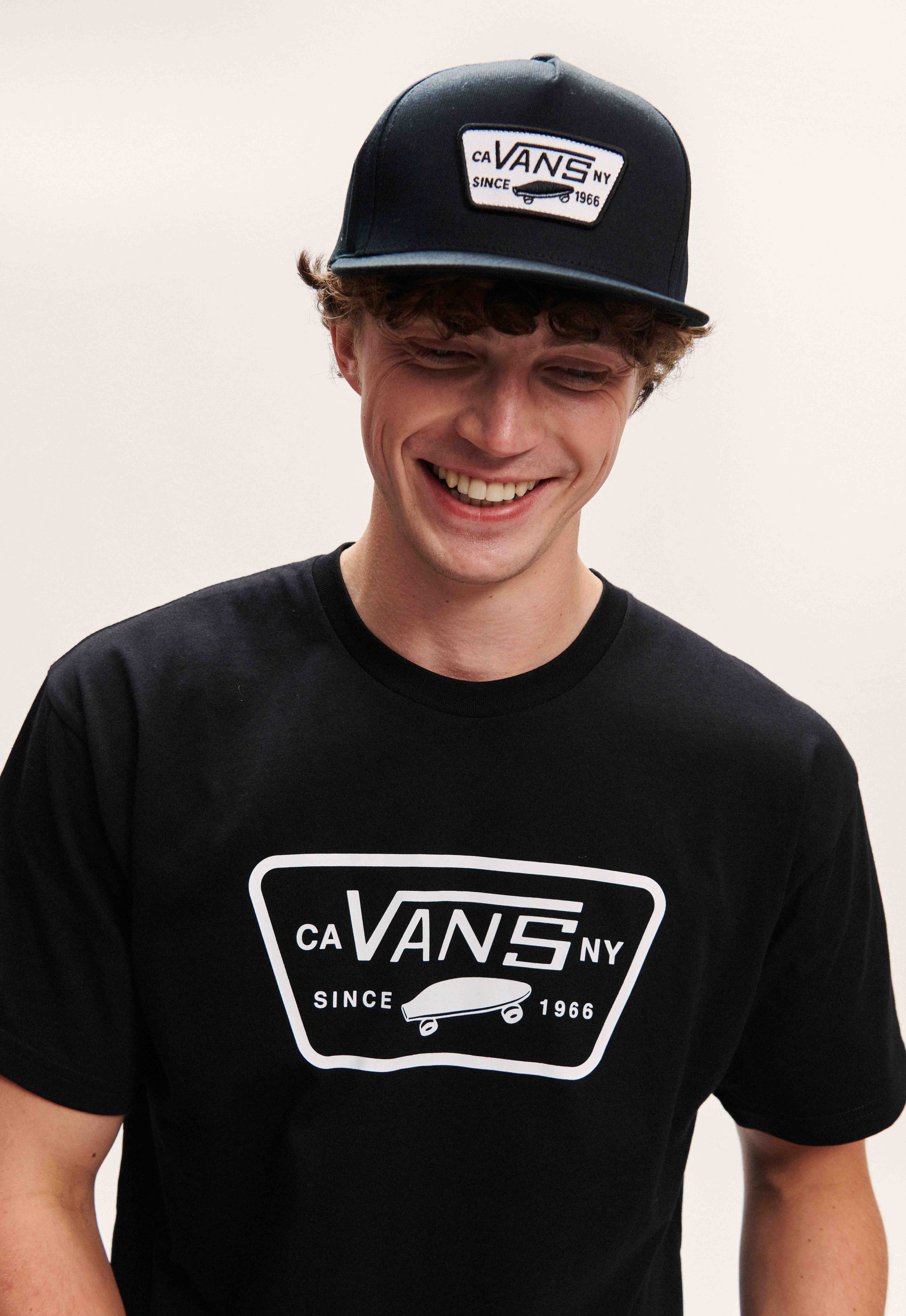 Vans Full Patch T-shirt Vans Full Patch T-shirt