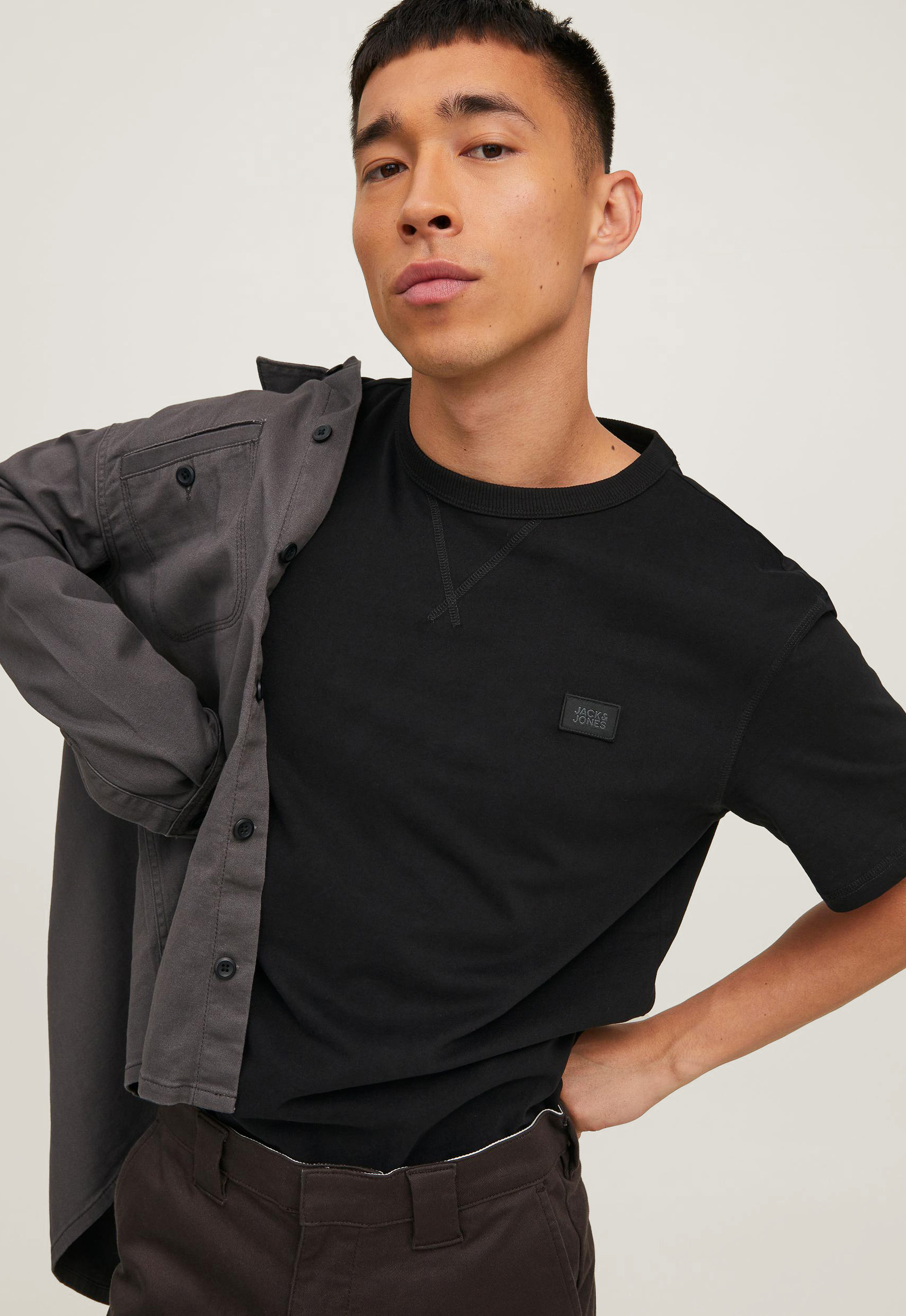 Jack&Jones 12214066 Jcoclassic waffle badge tee Jack&Jones 12214066 Jcoclassic waffle badge tee
