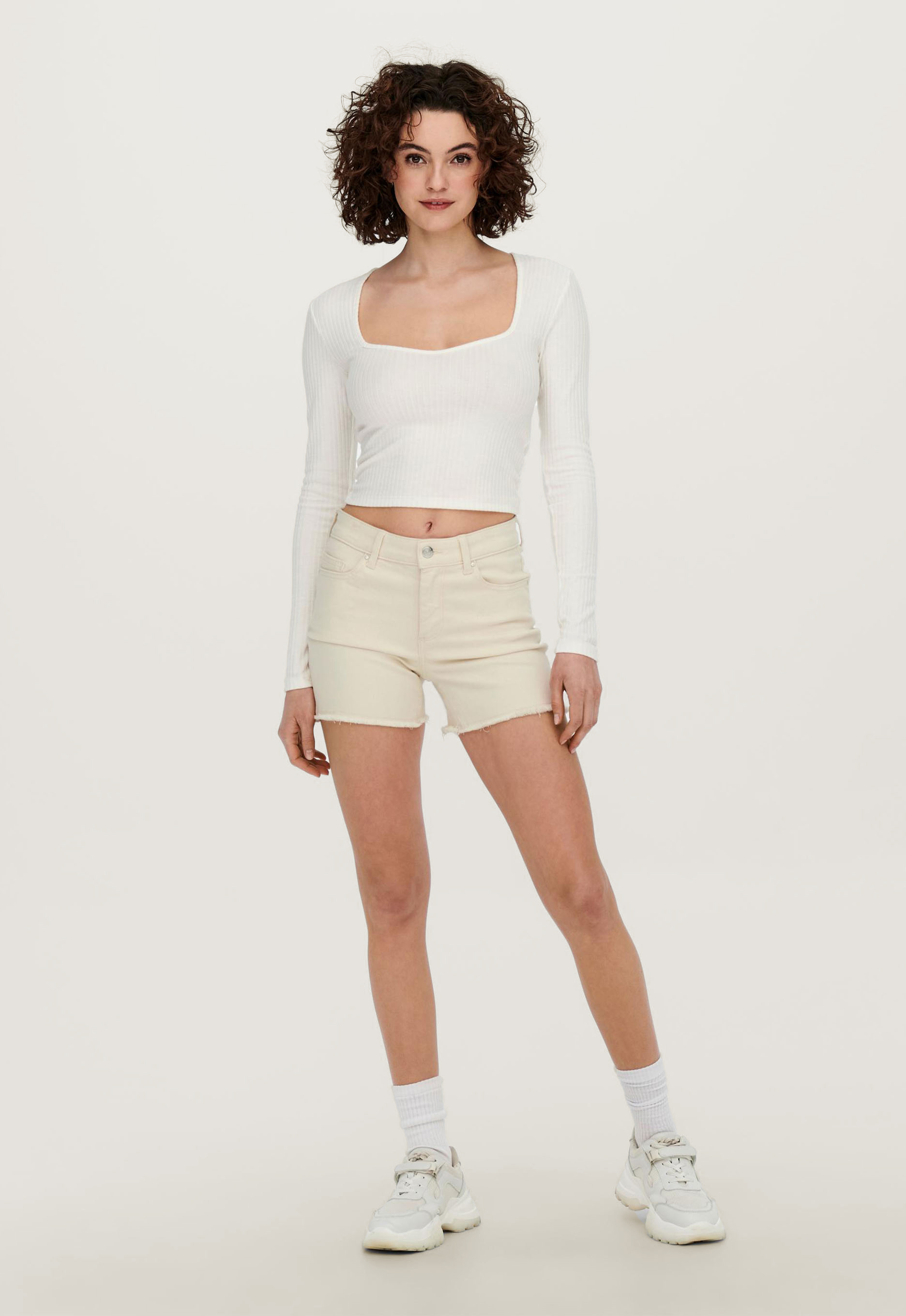 Only 15196303 Blush mid sk raw shorts