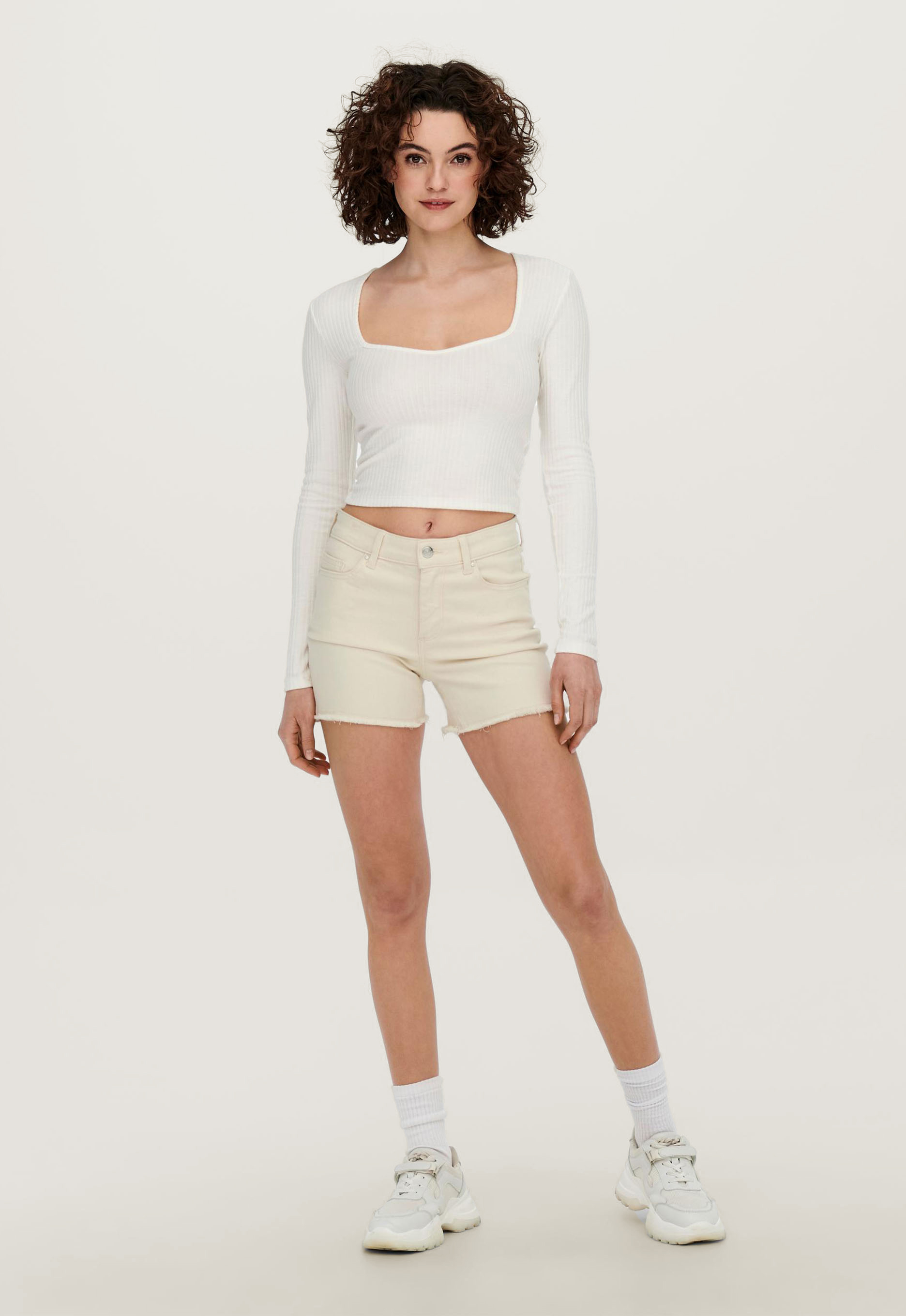 Only 15196303 Blush mid sk raw shorts Only 15196303 Blush mid sk raw shorts