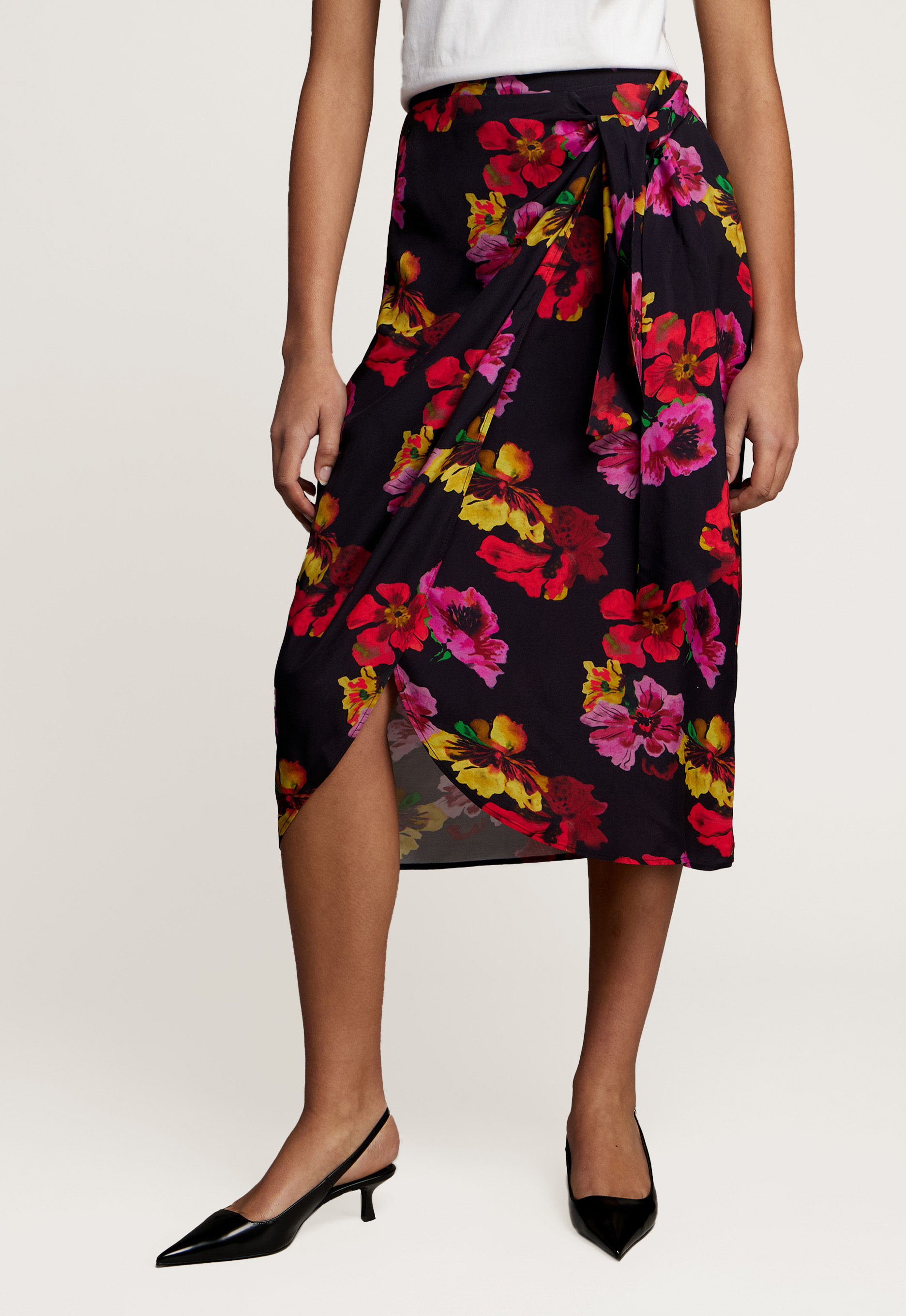 Pink Noir June Rok