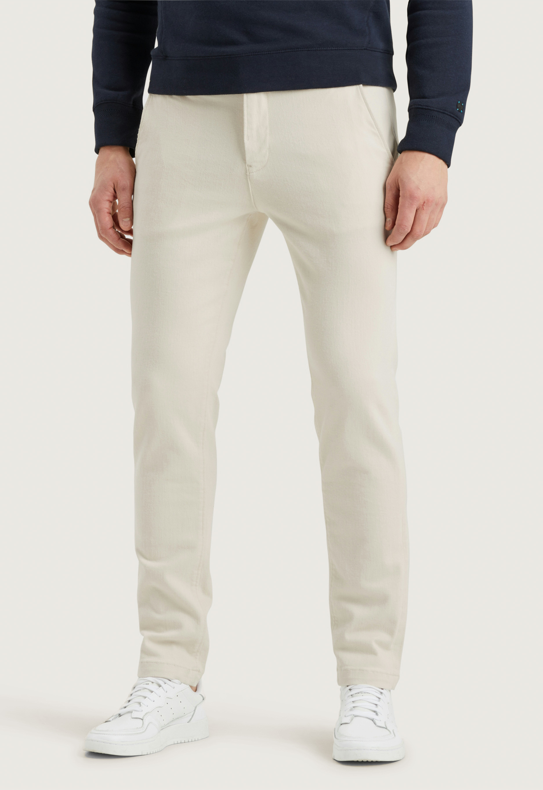 Cast Iron tapered chino ecru