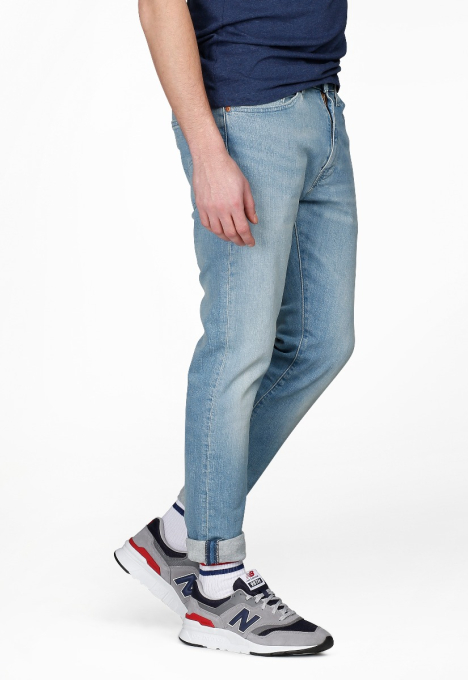 512 Slim Tapered Jeans