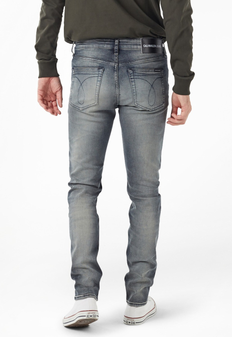 CKJ 058 Slim Taper Jeans