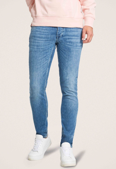 Riser Slim Fit Jeans