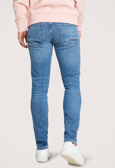 Riser Slim Fit Jeans
