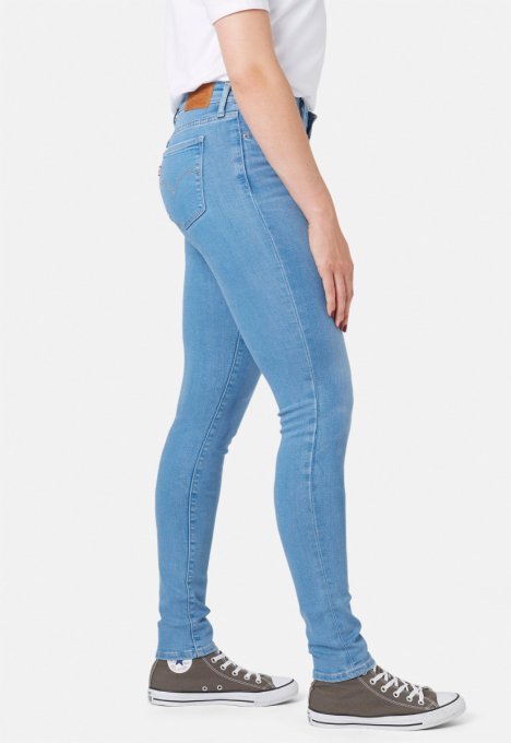 711 Mid Rise Slim Jeans