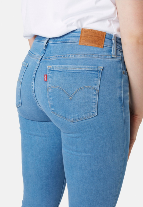 711 Mid Rise Slim Jeans