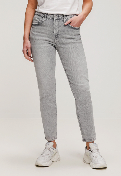 Cinna Girlfriend Slim Jeans
