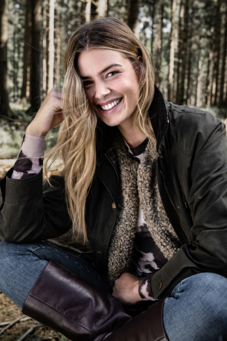 LOOK VROUW 7 - More Jackets More Love