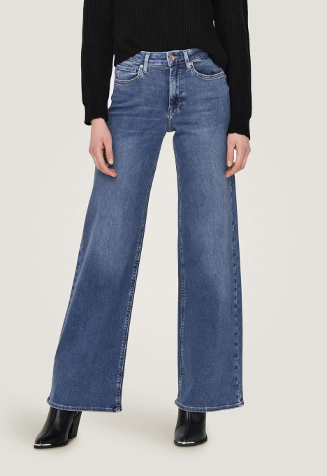 Madison Blush Wide Jeans 