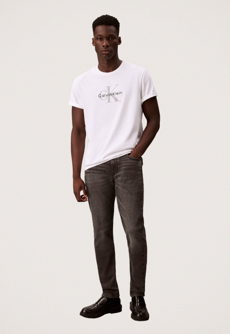 Slim Tapered Jeans