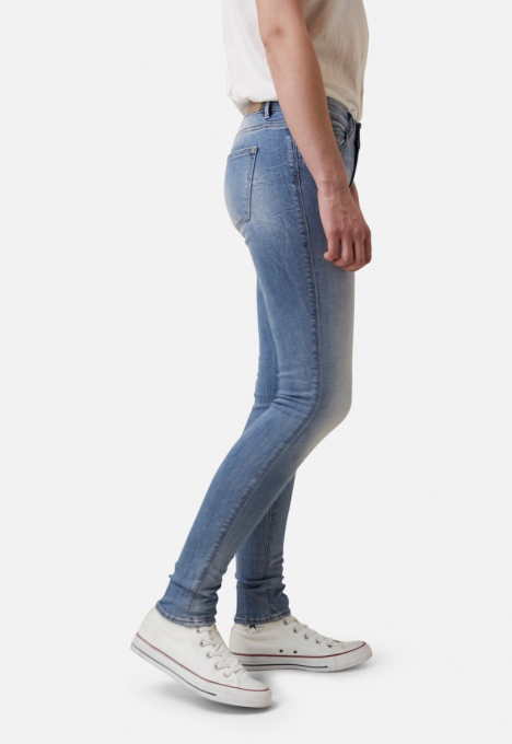 Cassy Skinny Jeans