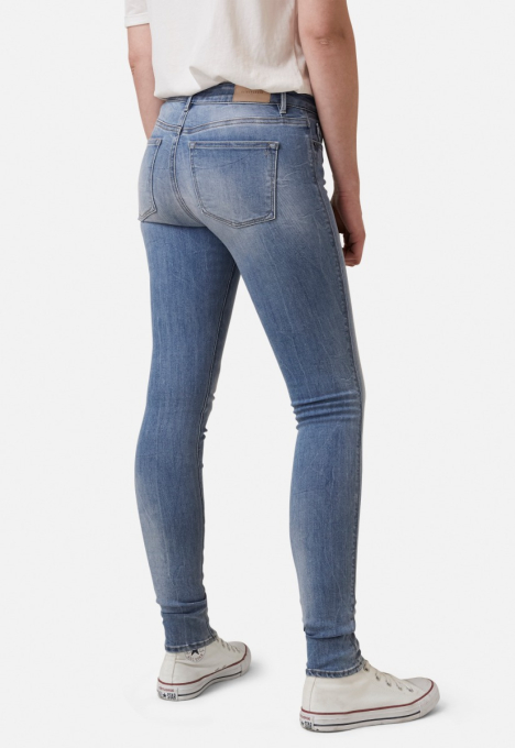 Cassy Skinny Jeans