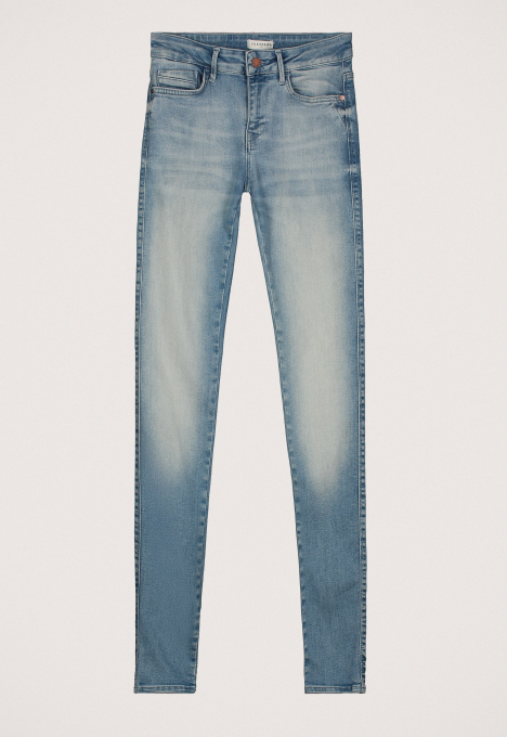 Cassy Skinny Jeans