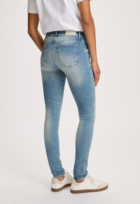 Cassy Skinny Jeans