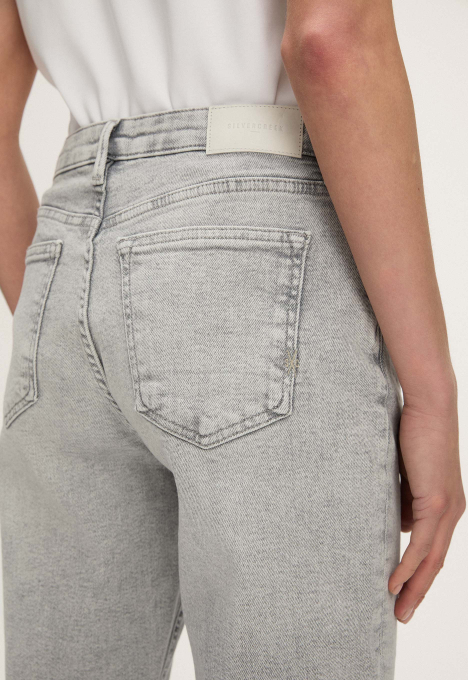 Cinna Slim Tapered Jeans