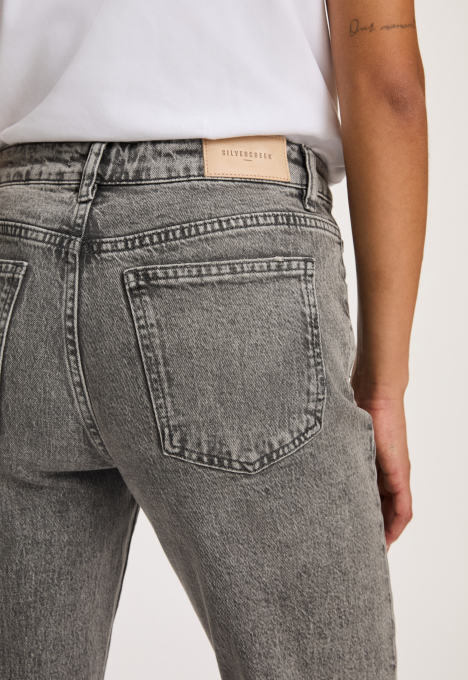 Liv Straight Jeans