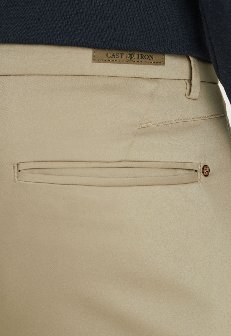 Riser Slim Fit Chino