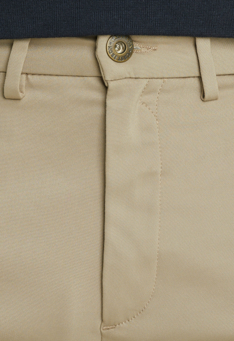 Riser Slim Fit Chino