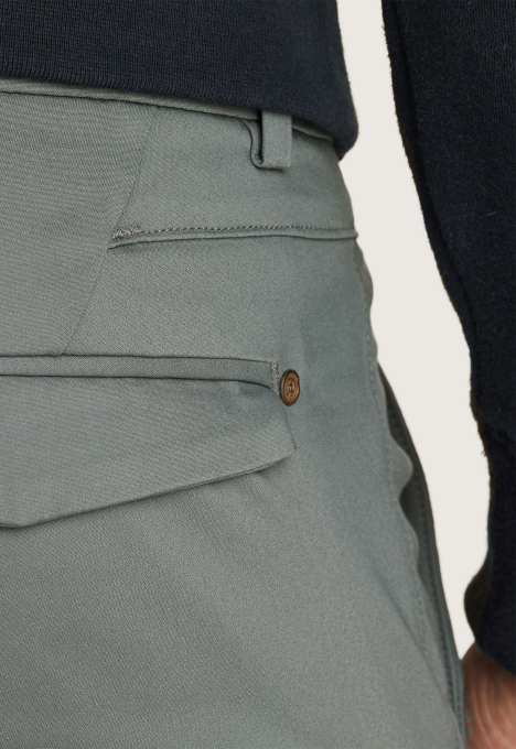 Riser Slim Fit Chino