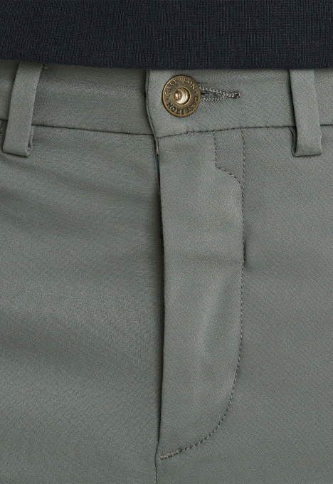 Riser Slim Fit Chino