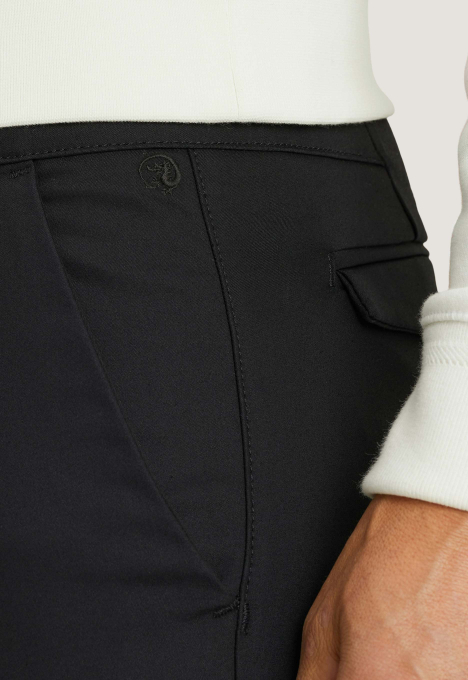 Riser Slim Fit Chino