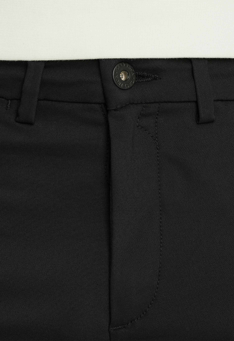 Riser Slim Fit Chino