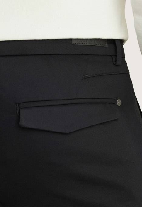 Riser Slim Fit Chino