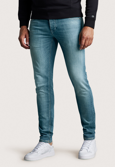 Riser Slim Jeans 