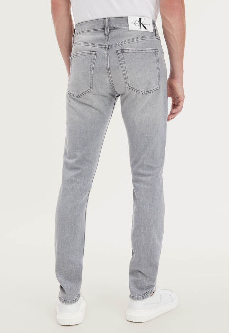 Slim Tapered Jeans 