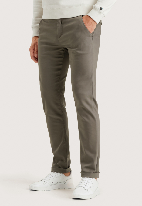 Riser Slim Fit Chino