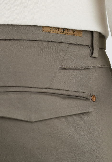 Riser Slim Fit Chino