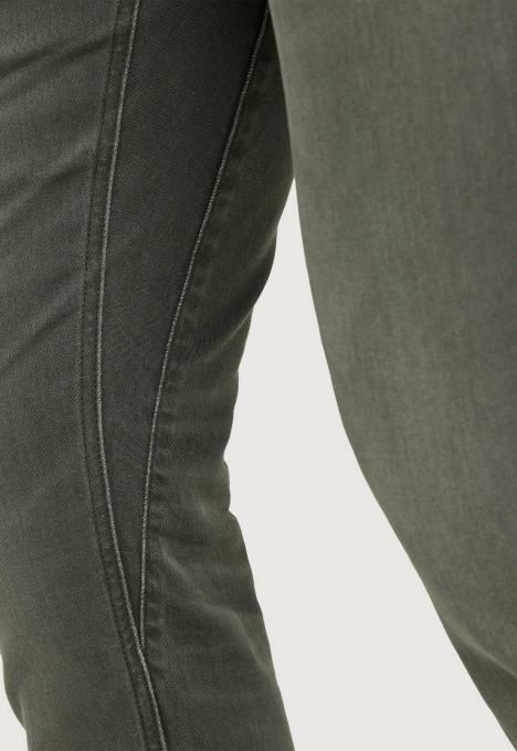 Tailwheel Slim Jeans