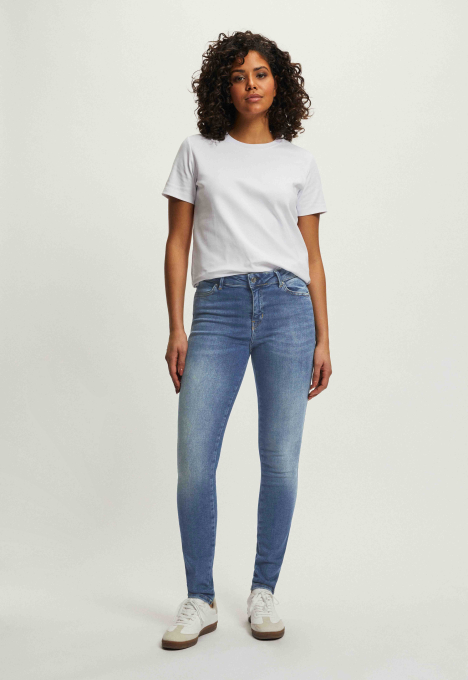 Celsi Super Skinny Jeans