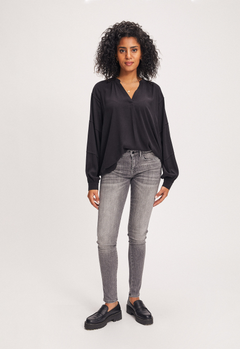 Cassy Mid Waist Skinny Jeans