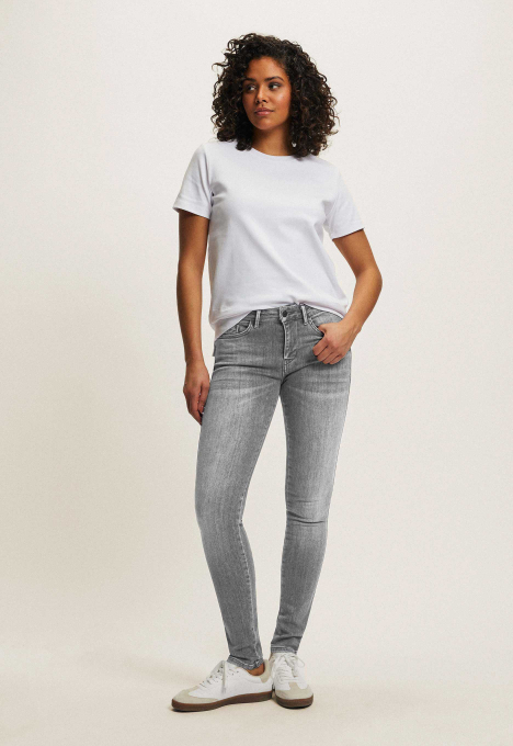 Cassy Skinny Jeans