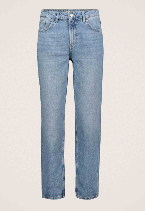 Liv Straight Jeans