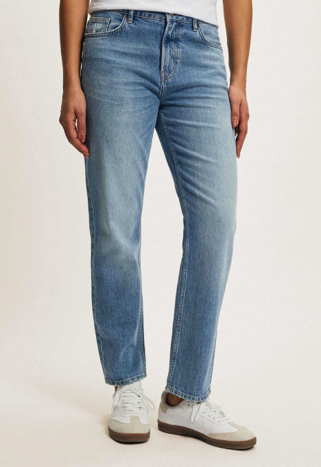 Liv Straight Jeans