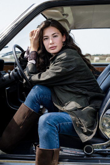 LOOK VROUW 4 - More Jackets More Love