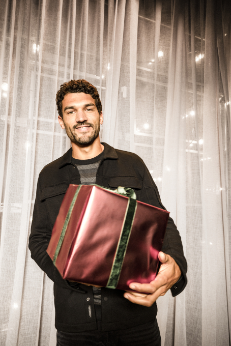 LOOK MAN 2- For the love of XMAS