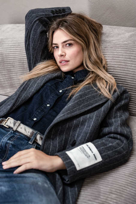 LOOK VROUW 5 - More Jackets More Love