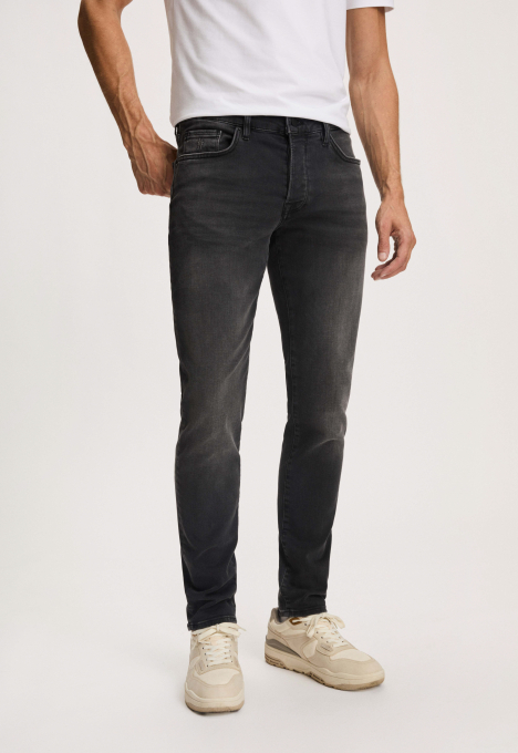 Porter Slim Tapered Jeans