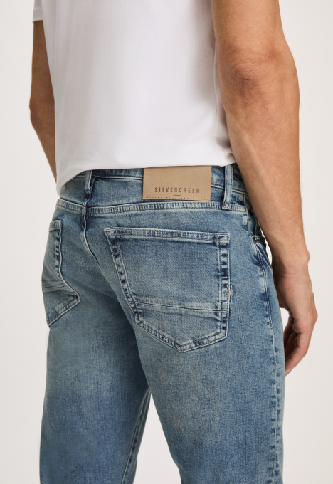 Porter Slim Tapered Jeans