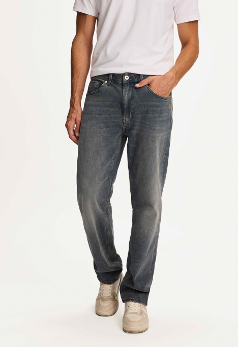 Barrier Loose Jeans