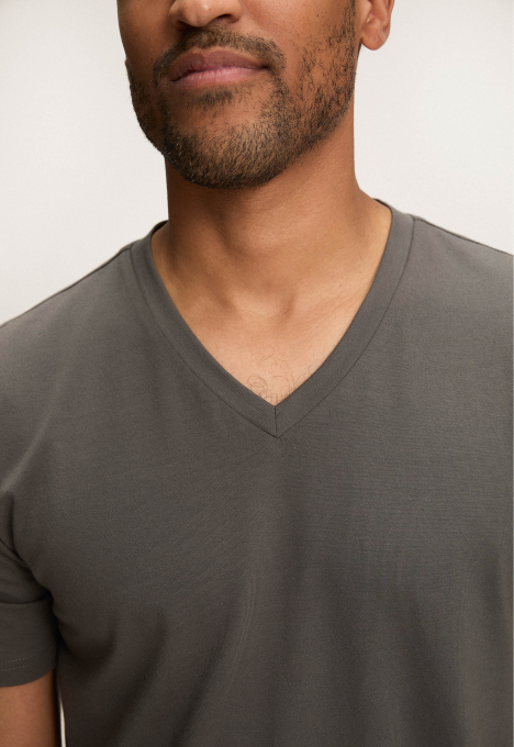 Base V-neck T-shirt