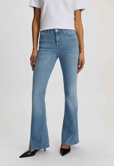 Celsi Flared Jeans 