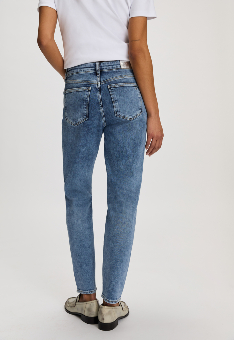 Cinna Slim Tapered Jeans