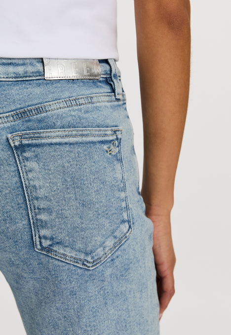 Cinna Slim Tapered Jeans