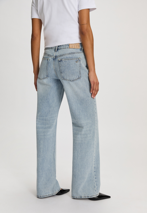 Jada Straight Jeans